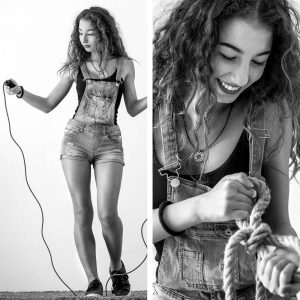 ragazza gioca con la corda